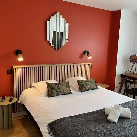 Le Clos Du Pontic Logis Et Cit'Hotel 3*
